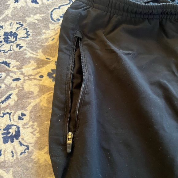 Beautiful Nike dry fit size medium running pants  …comfortable, & stylish - Picture 4 of 9